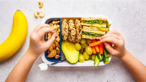 abc/california lawmakers introduce bill to eliminate cost of school lunch for families in need